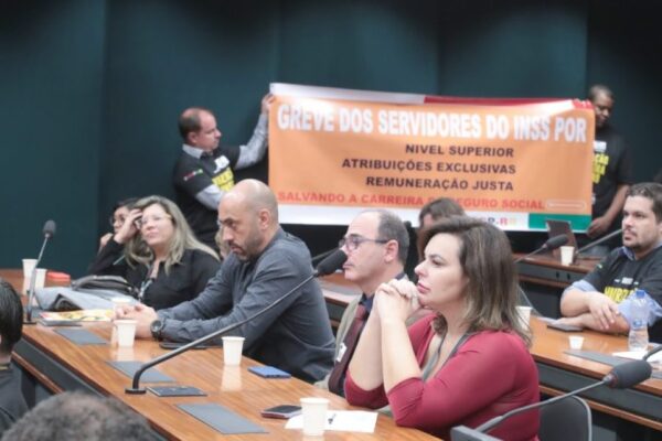 Em greve, servidores do INSS se sentem desrespeitados pelo governo Lula; Vídeo Enquanto o governo Lula se apresenta como defensor