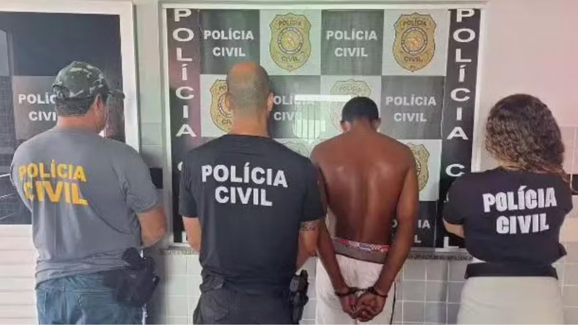 😱🚨Polêmica: Homem é preso por importunação sexual e furto de calcinhas no Marajó Um homem foi preso por importunação sexual e furto...