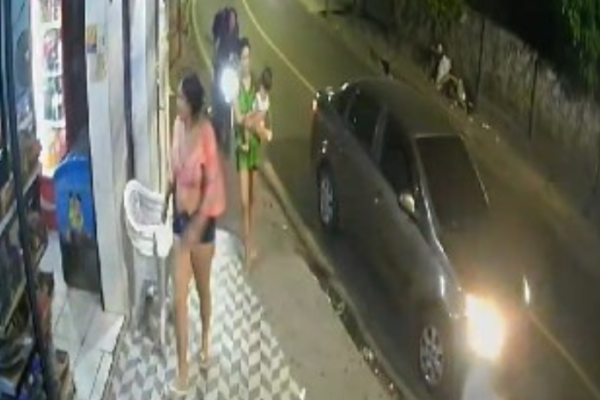 Mulher com bebê no colo é atropelada por motoboy; Veja os Vídeos 😱🏍 Uma mulher e um  bebê, não identificados foram atropelados