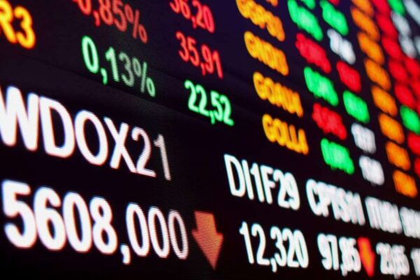 💰😱Economia: Ibovespa chega pela primeira vez aos 136 mil pontos, em recorde histórico; dólar cai a R$ 5,37 A B3 (Bolsa de Valores) superou