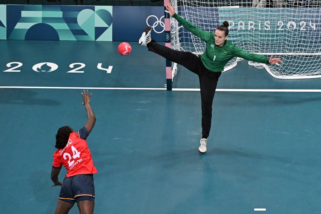 🤾‍♀️🏆Goleira Gabi brilha mais uma vez e Brasil vai às quartas do handebol nas Olimpíadas O Brasil entrou em quadra pressionado...