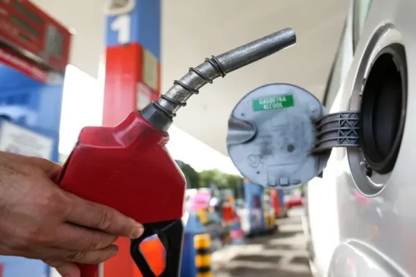 💰🚨Economia: Puxados pela gasolina, preços sobem em agosto; alta em 12 meses é de 4,35% O Índice Nacional de Preços ao Consumidor Amplo 15