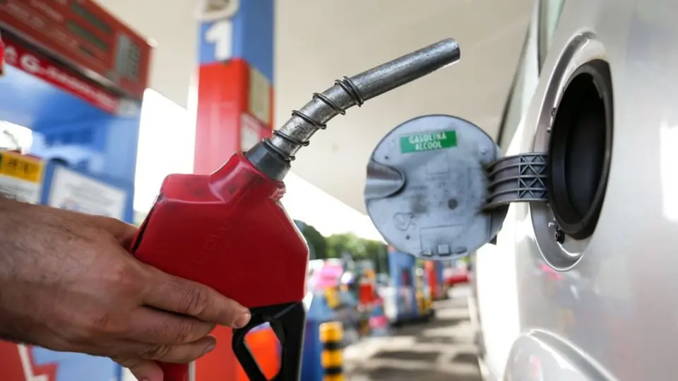 💰🚨Economia: Puxados pela gasolina, preços sobem em agosto; alta em 12 meses é de 4,35% O Índice Nacional de Preços ao Consumidor Amplo 15