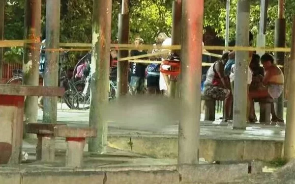 🚨Violência: Em disputa de facções criminosas, 5 jovens são mortos em praça lotada A violência no Rio de Janeiro, que há muito tempo