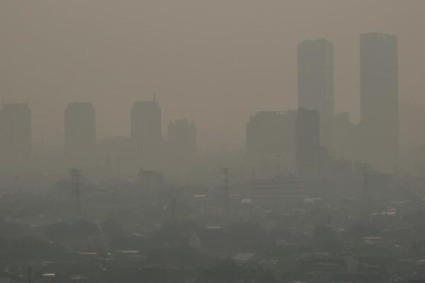 Poluição: Qualidade do ar piora e chega a ficar até 30 vezes acima dos padrões A batalha contra os incêndios em São Paulo mobilizou
