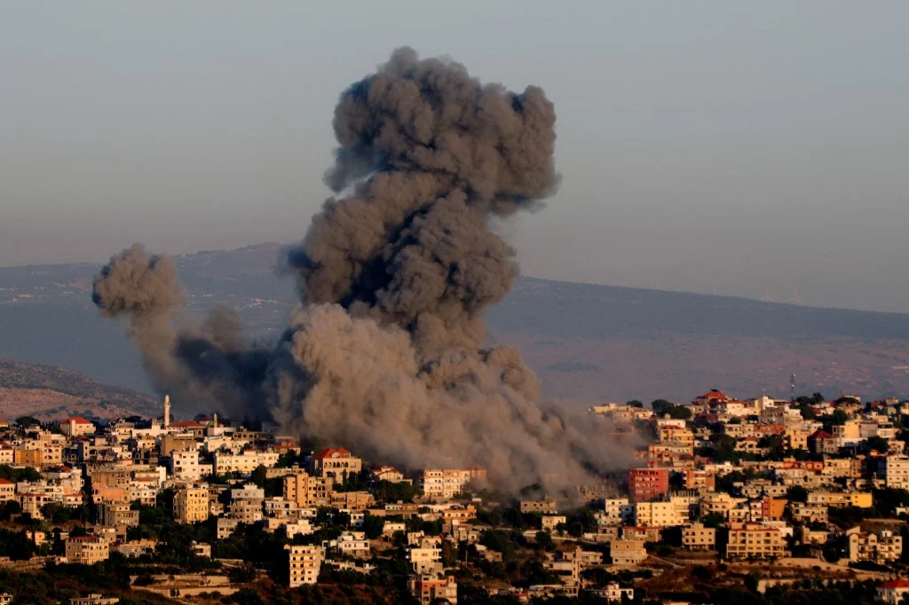 Internacional: Bombardeios no Líbano matam 182 após Israel pedir para civis se afastarem O Ministério da Saúde do Líbano disse