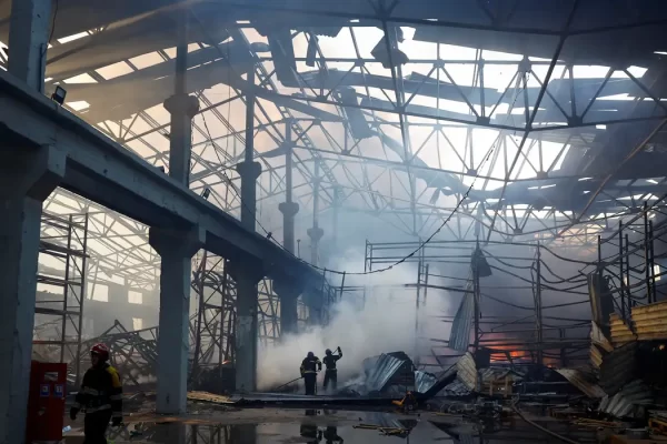 💣🚨Guerra na Ucrânia: Rússia bombardeia Kiev com mísseis e drones A Rússia voltou a atacar Kiev, capital da Ucrânia, após o bombardeio