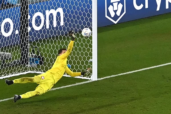 Futebol Internacional: Barcelona tira Szczesny, ex-Juventus, da aposentadoria A aposentadoria de Szczesny durou um mês. O polonês