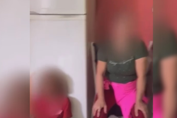 Jovem foge de cativeiro após 30 dias sequestrada; Veja o Vídeo Uma jovem, de 21 anos, conseguiu fugir após ter sido sequestrada por