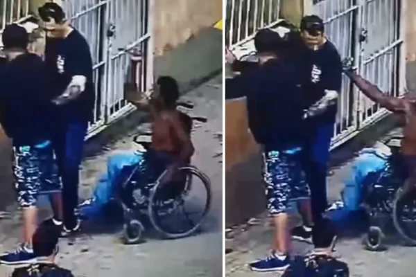 Cadeirante desfere facada nas costas de policial durante abordagem; Veja O Vídeo Um cadeirante desferiu um golpe de faca nas costas de uma