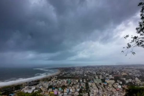 Ciclone chega ao Brasil com ventos de até 100 km/h