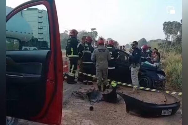 Homem e mulher morrem após batida entre carro e carreta, em Santarém