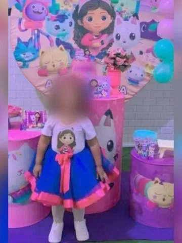 Menina de 3 anos é baleada na cabeça no RJ. Uma menina de três anos foi baleada na cabeça após um tiroteio em Belford Roxo (RJ)...