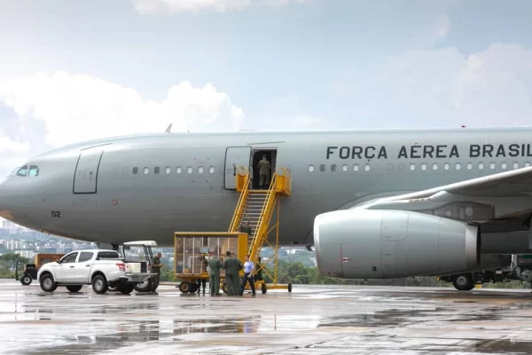 Internacional: Mais de mil brasileiros querem sair do Líbano; FAB prepara repatriação O governo brasileiro decidiu começar uma operação