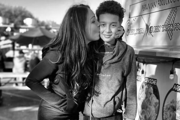 Mãe diz que filho cometeu suicídio após se apegar a personagem criado por IA