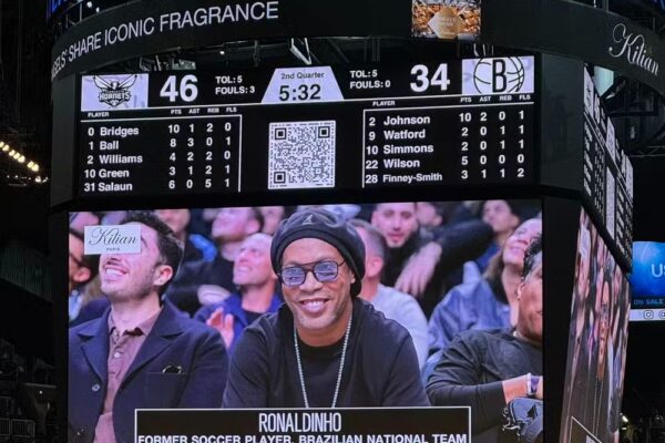 Ronaldinho preferiu ir a um jogo da NBA do que assistir à seleção brasileira. Campeão mundial com amarelinha em 2002, ex-craque...