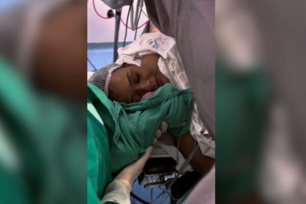 Em Alagoas, um parto de emergência resgatou mãe e bebê que sobreviveram ao acidente de ônibus. Jacqueline Nunes...