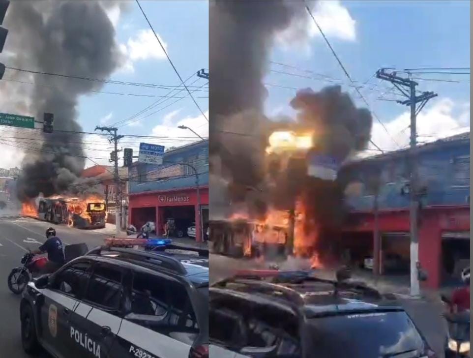 Vídeo: Ônibus em chamas desliza descontroladamente por avenida, colidindo com poste em São Paulo Dois carros também foram atingidos;