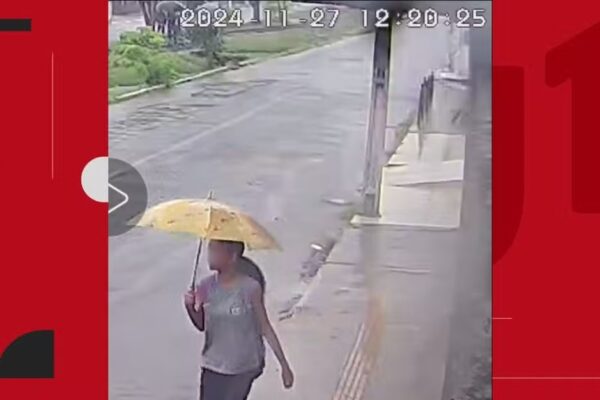 Menina de 12 anos é procurada pelos bombeiros após cair em bueiro. Acidente aconteceu em Dias D'Ávila, na região metropolitana...