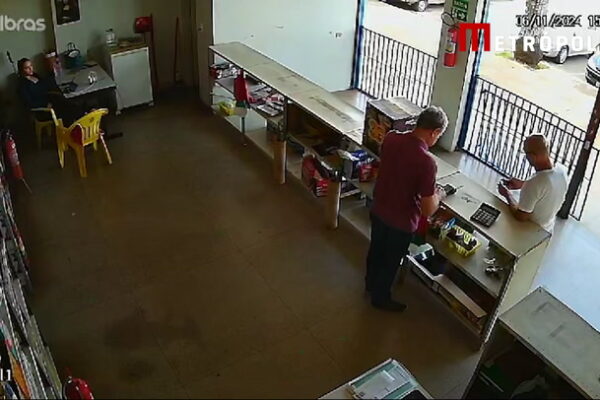 Homem-bomba gastou R$ 1,5 mil em fogos antes de atentado no DF. Francisco alterou os fogos de artifício para aumentar seu potencial..