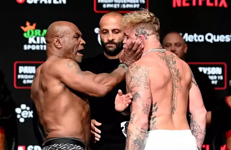 Antes da luta, Mike Tyson 'desce' o tapa em Jake Paul. Os dois irão se enfrentar nesta sexta-feira, 15, com transmissão direta da Netflix...