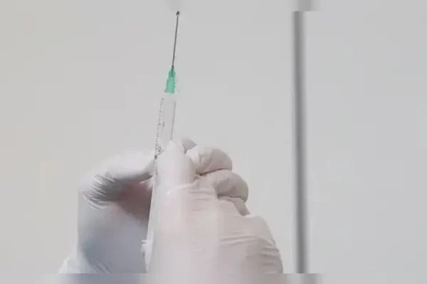 Cientistas estão cada vez mais próximos de uma revolução na medicina: uma vacina capaz de prevenir e até tratar diferentes tipos de câncer...