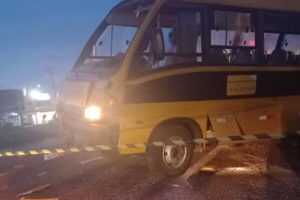 Jogadoras de futebol morrem após acidente entre micro-ônibus e carreta. Uma das vítimas, de 17 anos, tinha participado da primeira...