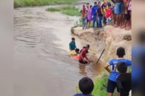 Criança morre soterrada após terra ceder em igarapé