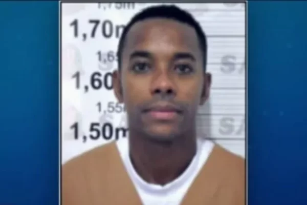 Ex-atacante Robinho vai passar Natal e réveillon preso