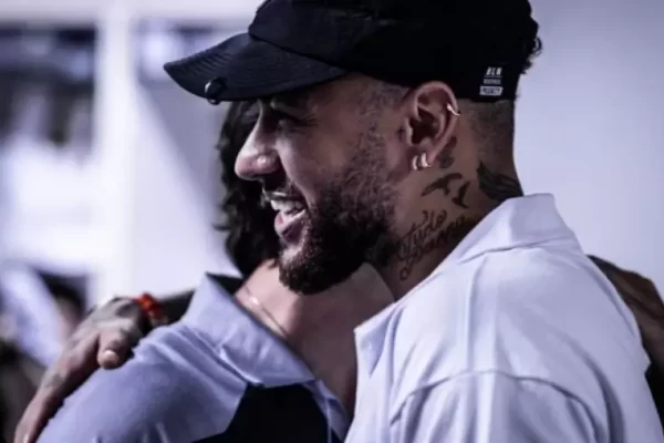 Presidente do Santos anuncia volta de Neymar: ‘Bem-vindo de volta