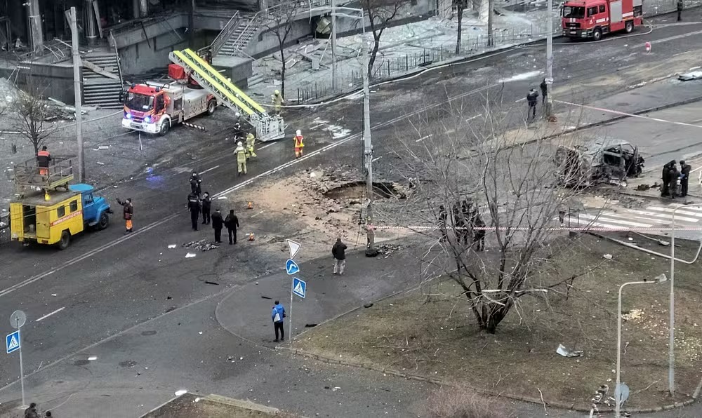 Ofensiva russa envolveu ataque noturno com mísseis e drones, atingiu o centro e um bairro da cidade, além de ter provocado o fechamento...