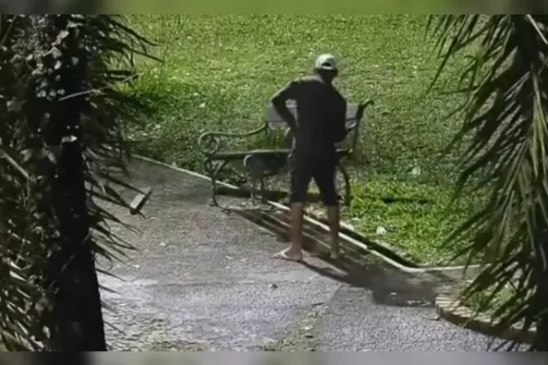 A tentativa de um furto foi flagrada pelas câmeras de monitoramento da Guarda Municipal de Belém (GMB). Após o flagrante...