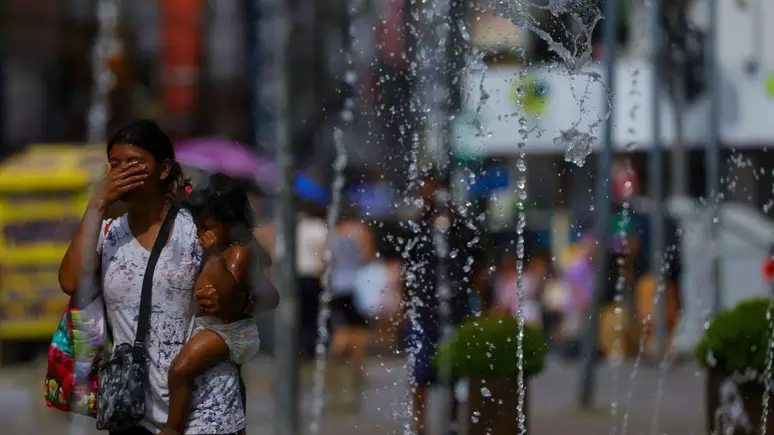 Porto Alegre registrou, pela segunda semana consecutiva, a temperatura mais alta do ano e foi a capital mais quente do país nesta...