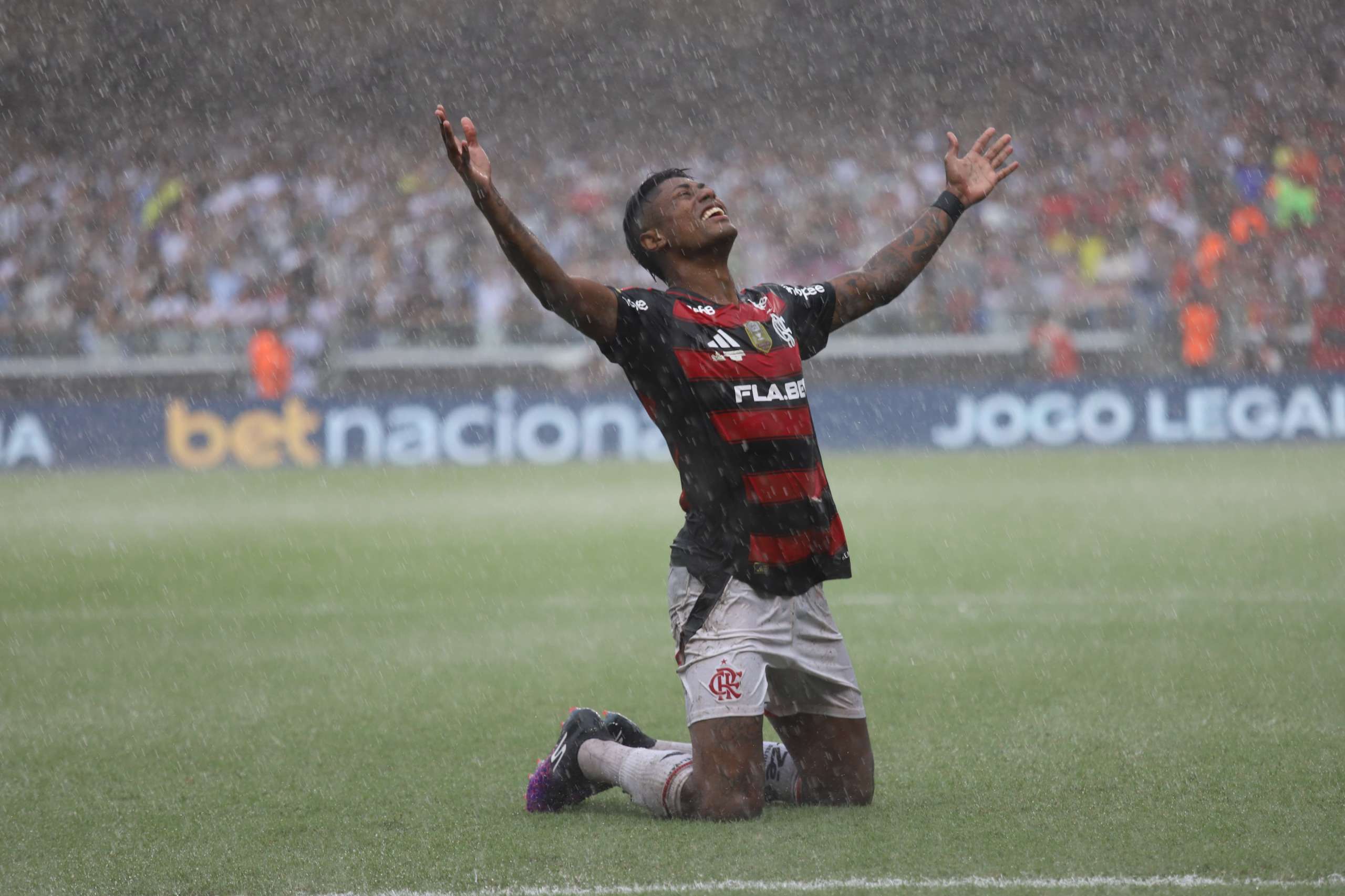 Cercado de expectativa, o Flamengo começa 2025 com um título. Neste domingo, o Rubro-Negro venceu o Botafogo por 3 a 1, no...