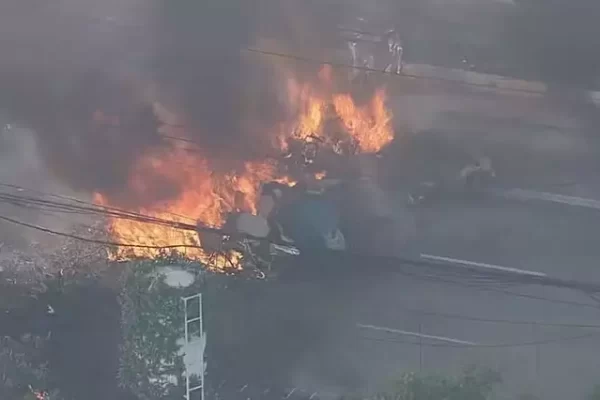 Um avião de pequeno porte caiu na manhã desta sexta-feira, 7, na Avenida Marques de São Vicente, na Barra Funda, na Zona Oeste...