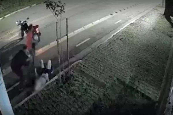 Uma mulher de 67 anos foi agredida durante uma tentativa de assalto ocorrida na madrugada do último sábado, 15, na Avenida...