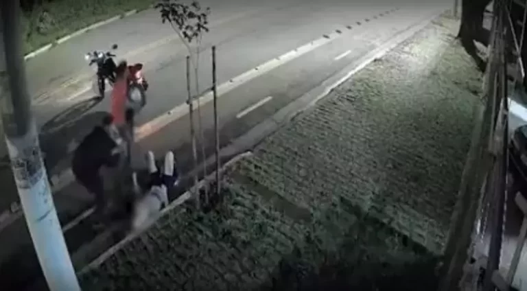 Uma mulher de 67 anos foi agredida durante uma tentativa de assalto ocorrida na madrugada do último sábado, 15, na Avenida...