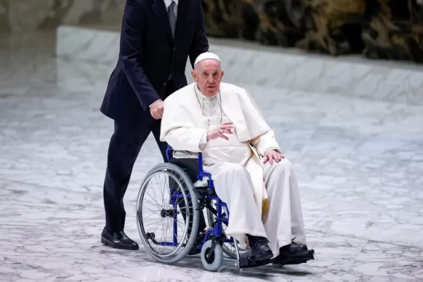 Quadro de saúde do papa Francisco é considerado "complexo"