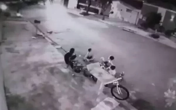 Na noite deste domingo (23), cinco crianças, com idades entre 8 e 12 anos, foram atropeladas por um motorista embriagado, de...