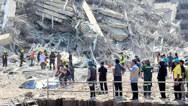 Tremores destruíram prédios e estradas nos dois países do Sudeste Asiático, e foram sentidos ainda em partes da China e Índia...