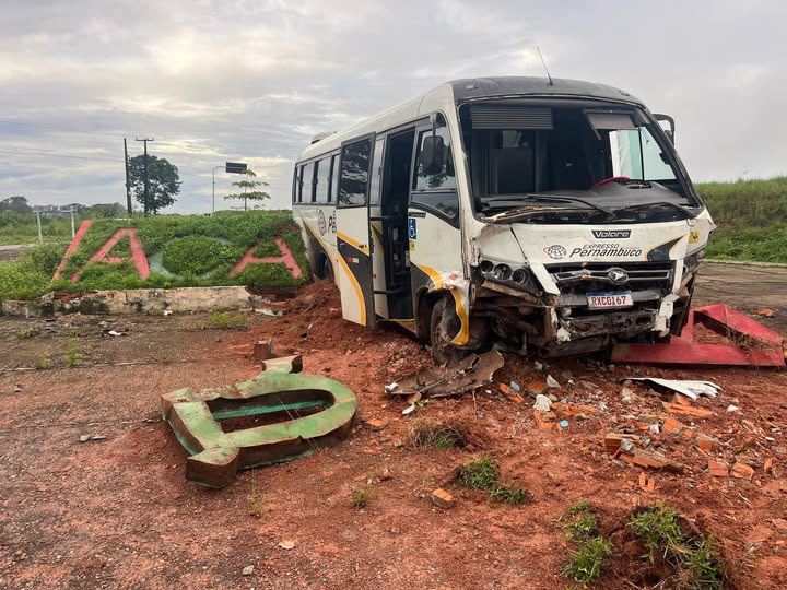 TFD de Tailândia sofre acidente na Alça Viária e deixa várias pessaos feridas