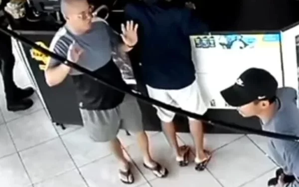 Um cabo da Polícia Militar foi surpreendido e desarmado durante um assalto a uma loja de acessórios para motos na tarde desta segunda...