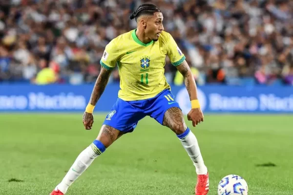 Capitão da seleção brasileira teve atuação apagada e arrumou confusão. Raphinha prometeu “porrada neles” em entrevista a...