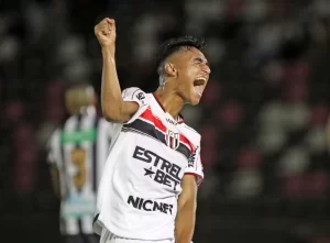 Médicos fazem procedimentos para confirmar morte cerebral de jogador do Bragantino