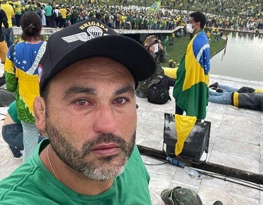 Réu no STF, Léo Índio que é sobrinho de Bolsonaro, foge para a Argentina