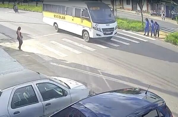 Uma estudante que ainda não teve o nome divulgado, foi atropelada na tarde da última quarta-feira, 2, na faixa de pedestre por um...