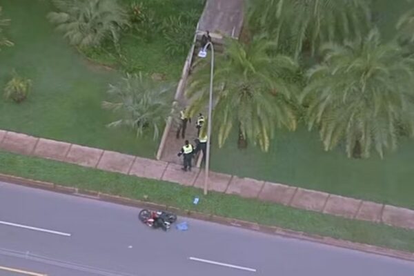 Acidente de trânsito aconteceu na quadra 104 do Noroeste, em frente ao Parque Burle Marx, na madrugada desta terça-feira (15/4)...