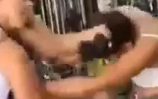 Um vídeo que viralizou nas redes sociais, mostra duas mulheres envolvidas em uma intensa briga dentro de uma academia localizada...