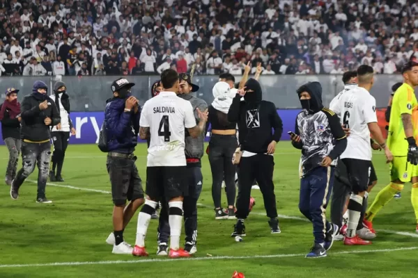 Partida foi marcada por confusão dentro e fora do estádio; autoridades investigarão ação policial. A partida entre Colo-Colo e Fortaleza...