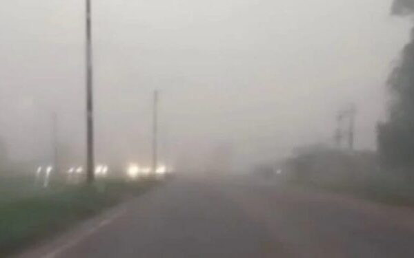 Duas pessoas morreram após uma forte colisão entre uma motocicleta e um caminhão-baú, na Alça Viária, próximo a um local...